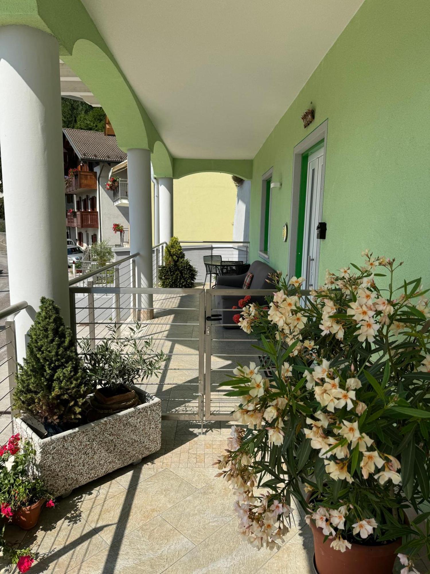 Villa Zoe - Suite Con Sauna Margone  Esterno foto